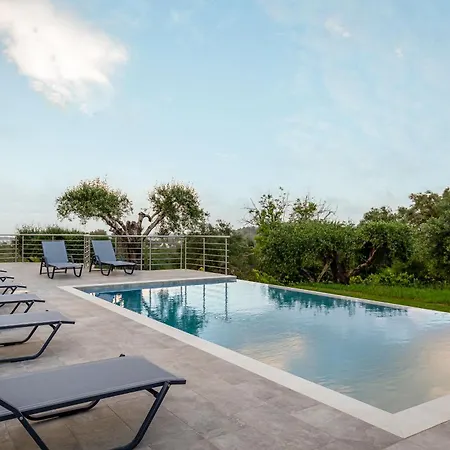 Willa Avra House *